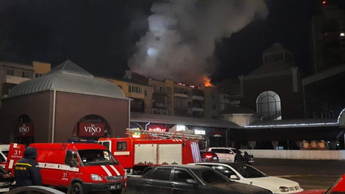 Спалахнула багатоповерхівка в центрі Харкова: відео та фото масштабної пожежі - Україна новини - 24 Канал