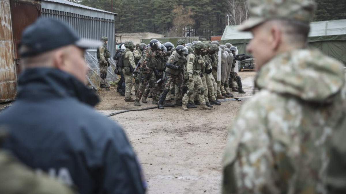 Палатки, столовые, санитарные зоны: Литва создала военную базу у границы с Беларусью