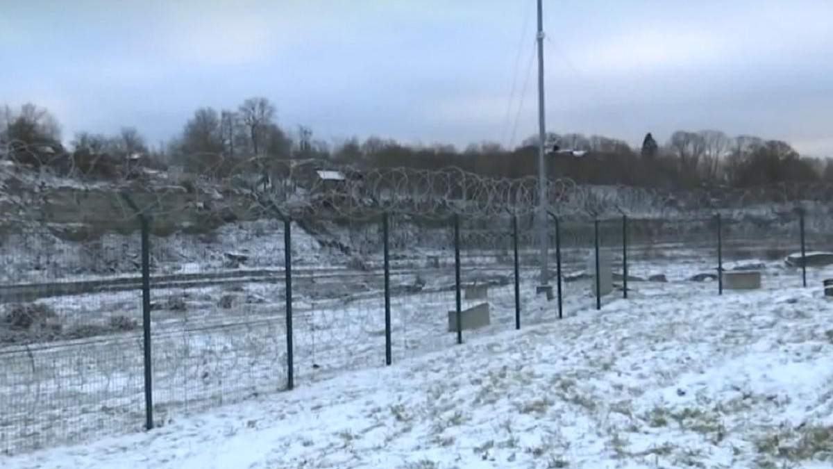 Естонії зміцнила огорожу на кордоні з Росією колючим дротом - 24 Канал