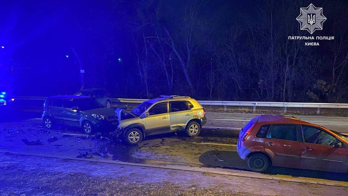 У Києві сталася масштабна п'яна ДТП за участю 4 машин - Київ У Києві сталася масштабна п'яна ДТП за участю 4 машин - Київ