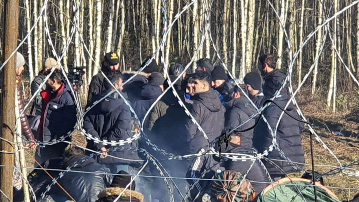 Латвия установила на границе с Беларусью 37-километровый забор