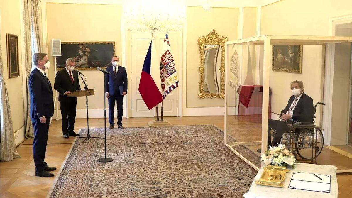 Президент Чехії Земан призначив нового прем'єра, перебуваючи у скляному боксі - 24 Канал