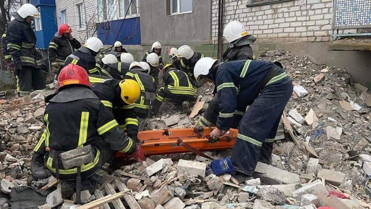 ДСНС закінчила пошуково-рятувальну операцію у будинку в Новій Одесі - Україна новини - 24 Канал