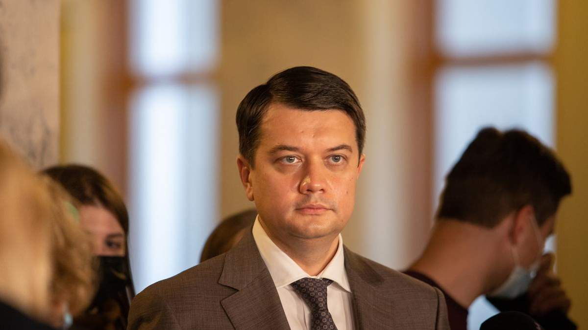 "Слуги народа" не могут найти заявление Разумкова о вступлении в партию