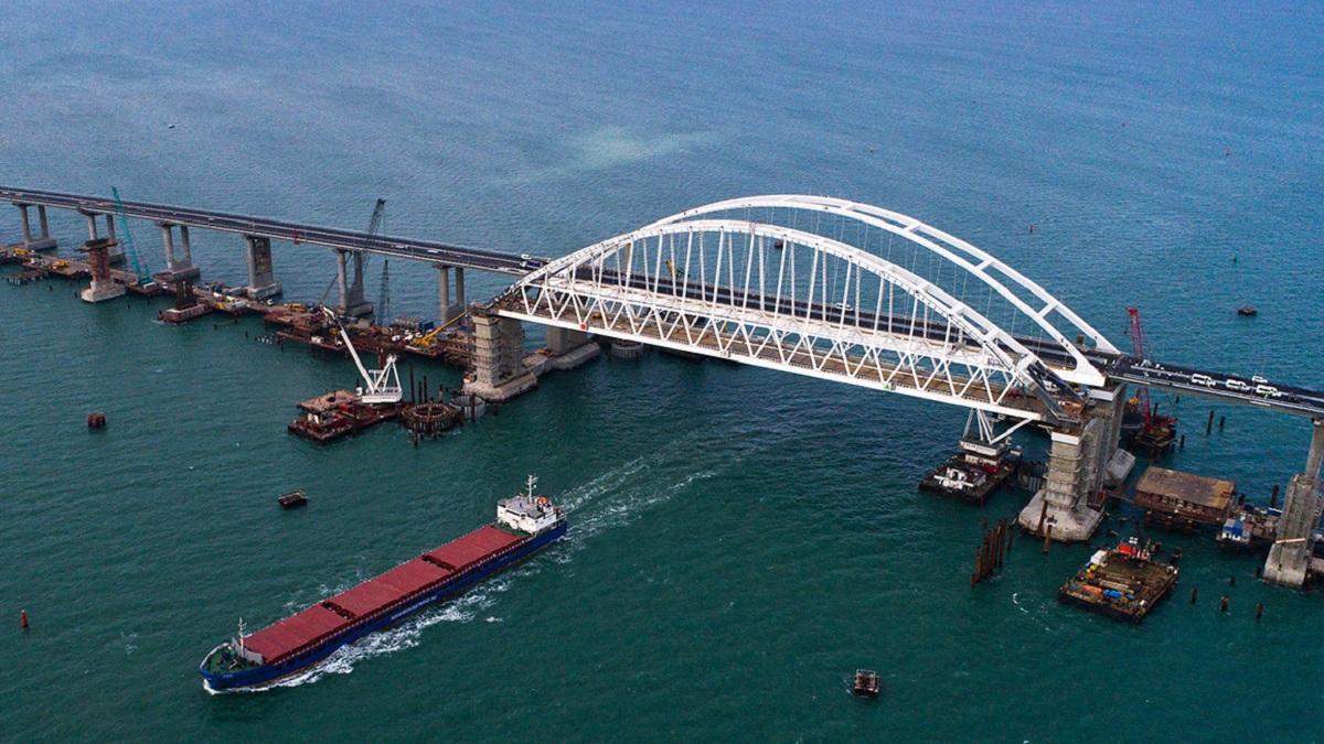 Из-за шторма в Керченском проливе застряли около 200 судов - 24 Канал