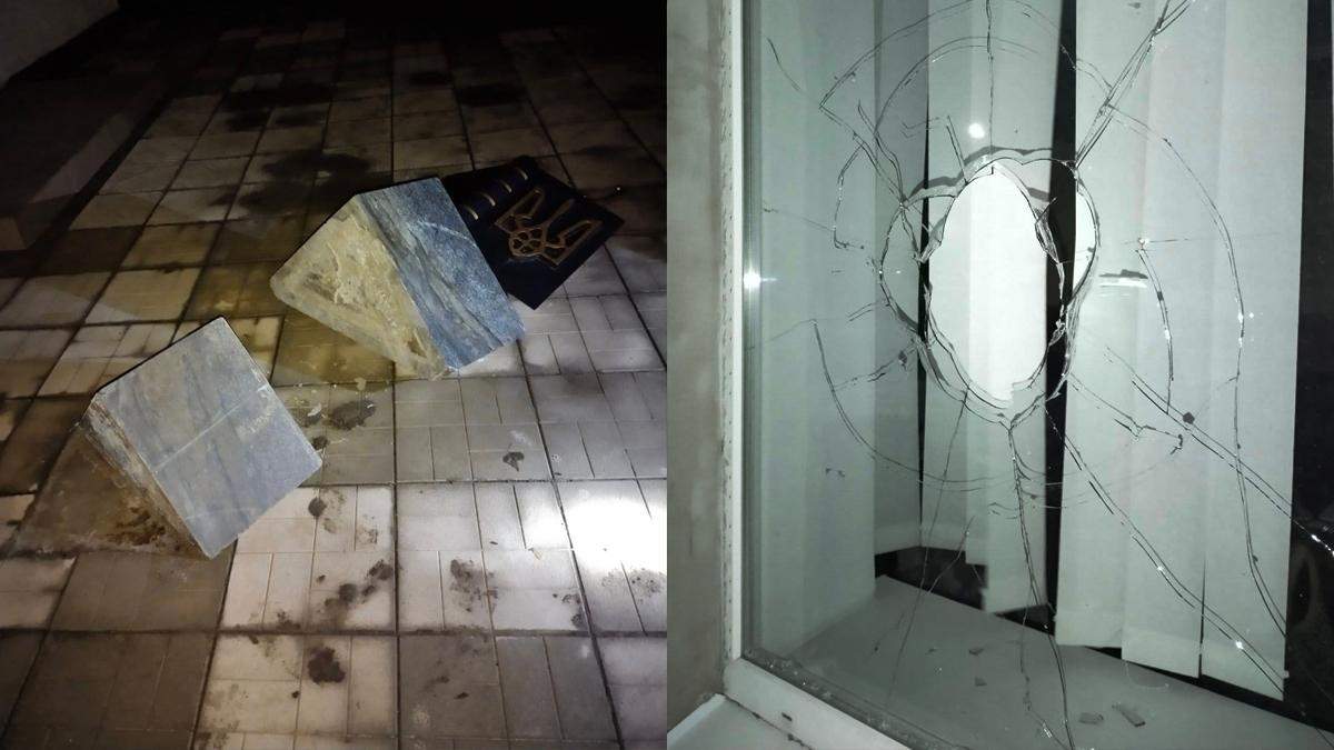 Под Днепром неизвестные разгромили музей и горсовет: фото повреждений