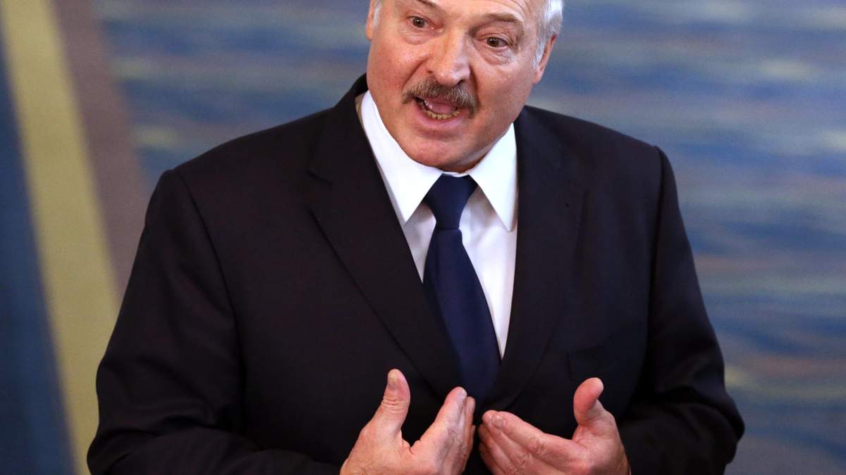 Лукашенко слетел с катушек: заговорил о фашизме в украинской армии и "случайном Зеленском"