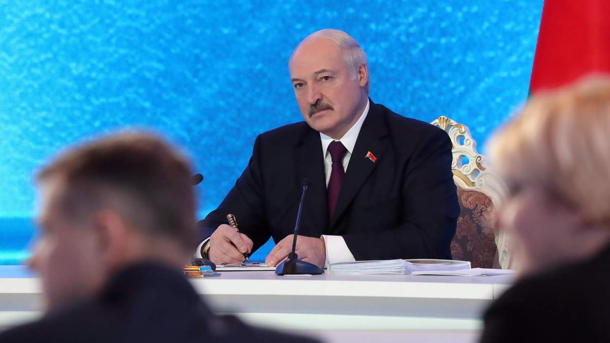 Сохранил площадки для запуска ядерных ракет: Лукашенко продолжает угрожать Западу