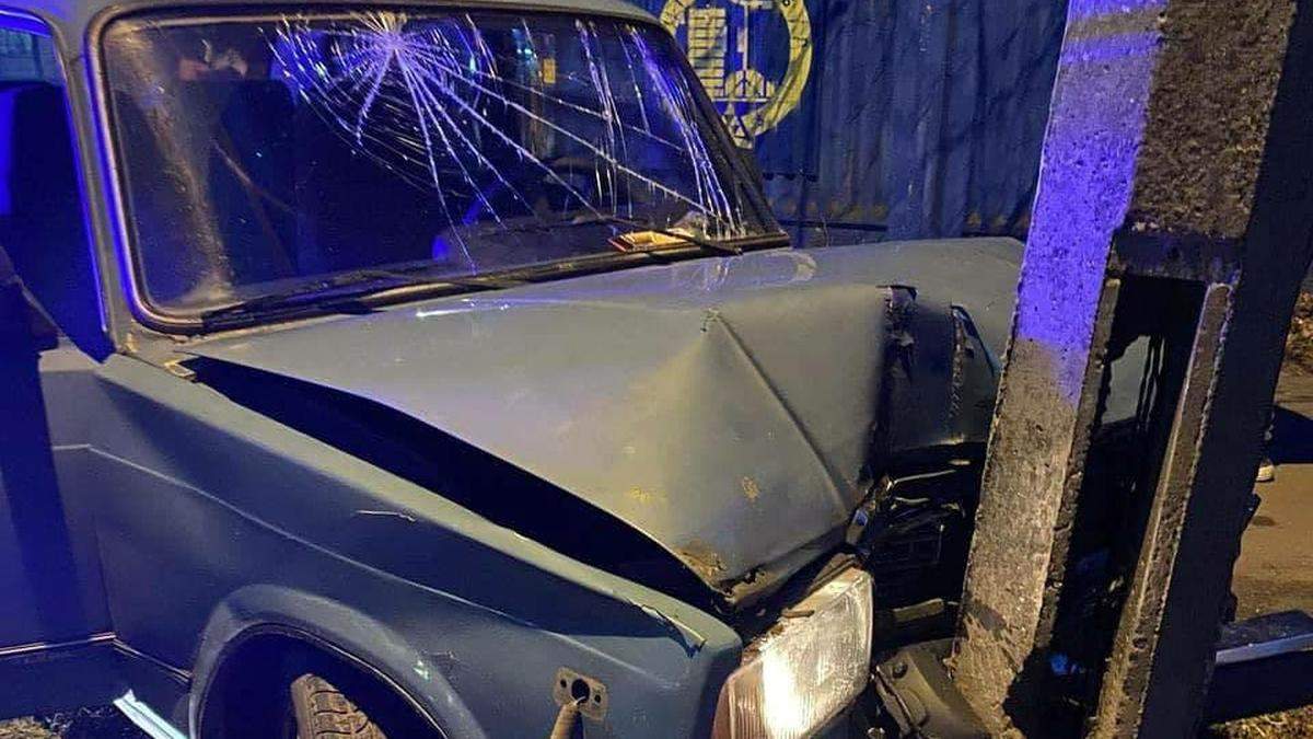 В Киеве задержали пьяного водителя, который гонялся с патрульными и влетел в столб