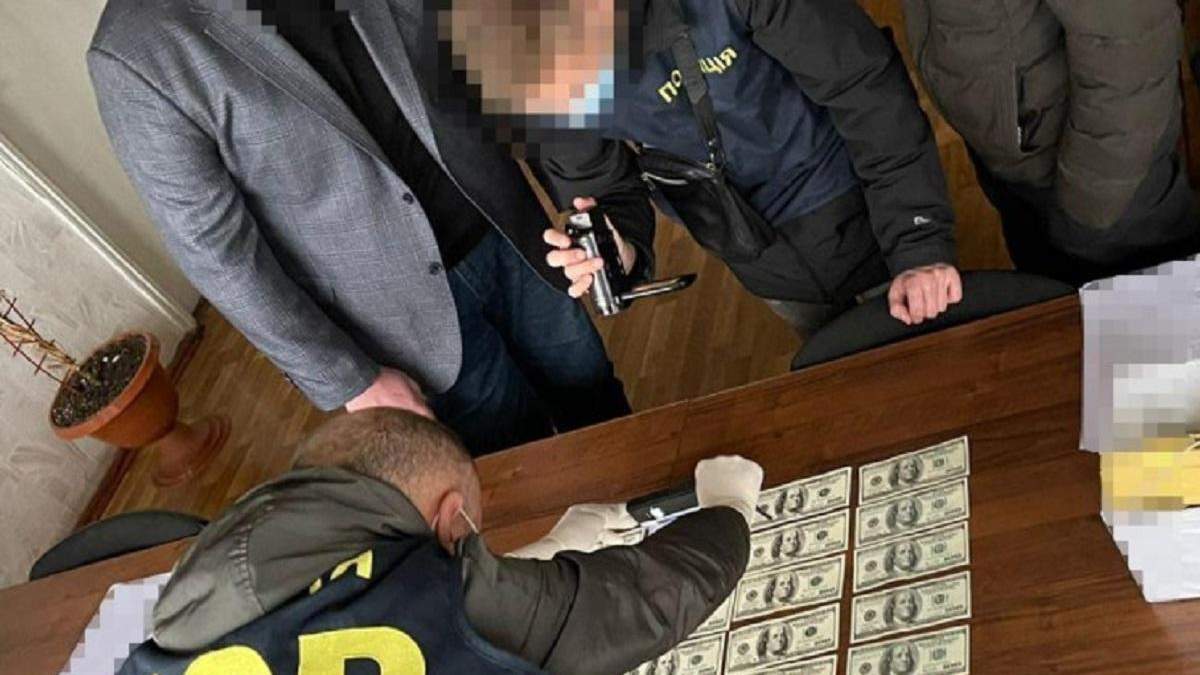 На Черкащині голова ОТГ вимагав 4 тисячі доларів