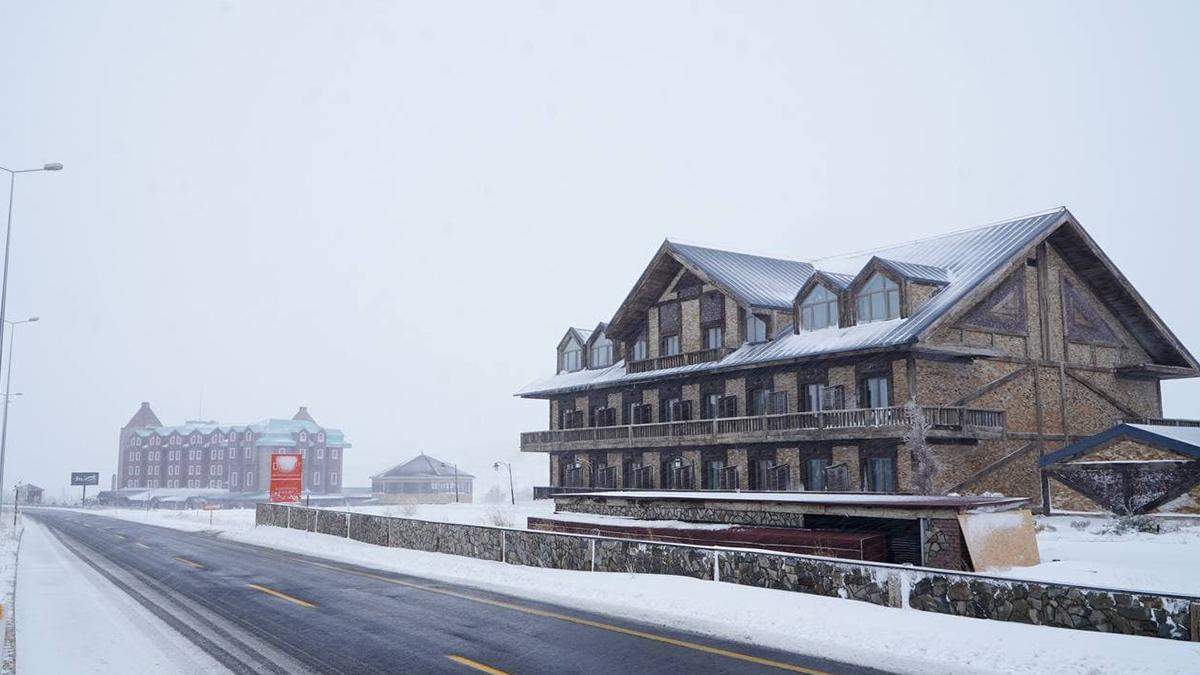 Сезон лиж майже розпочався: популярний турецький курорт Ерджієс вкрився снігом