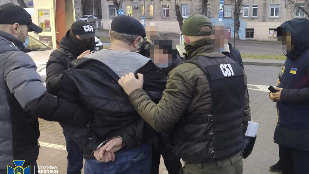 На Дніпропетровщині СБУ затримала "активіста", який вимагав гроші з бізнесу