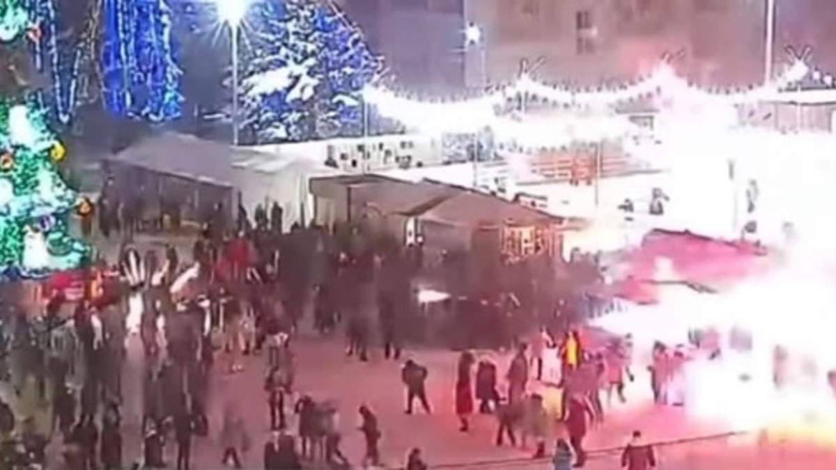 На Дніпропетровщині новорічний салют запустили в натовп людей: відео інциденту - Новини Кам'янського - Дніпро