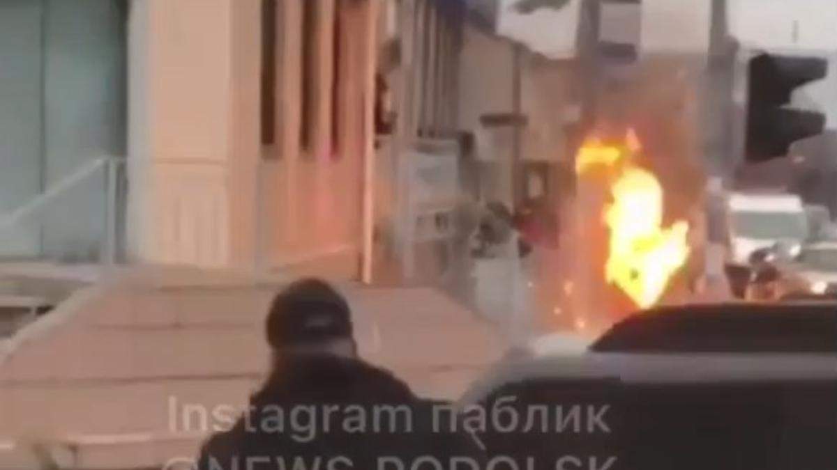 Підпалив себе перед поліцією: на Одещині загорівся чоловік – відео з місця події - Україна новини - Одеса
