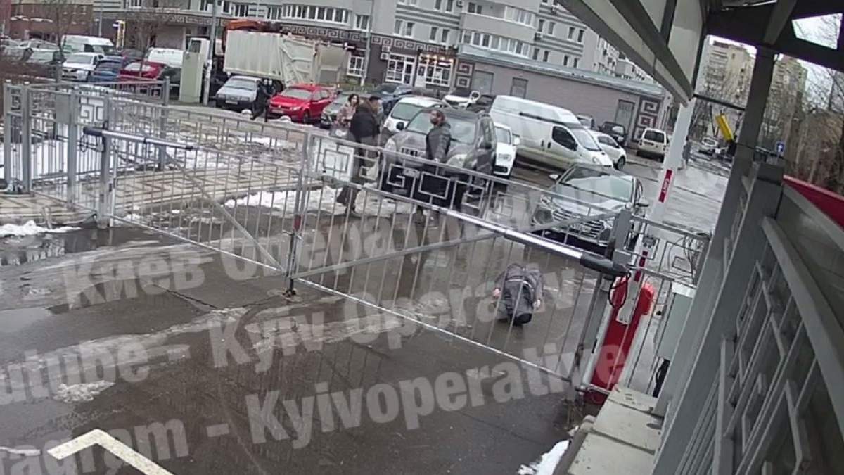 Водителя, который в Киеве избил прохожего, арестовали: его связывают с чиновником