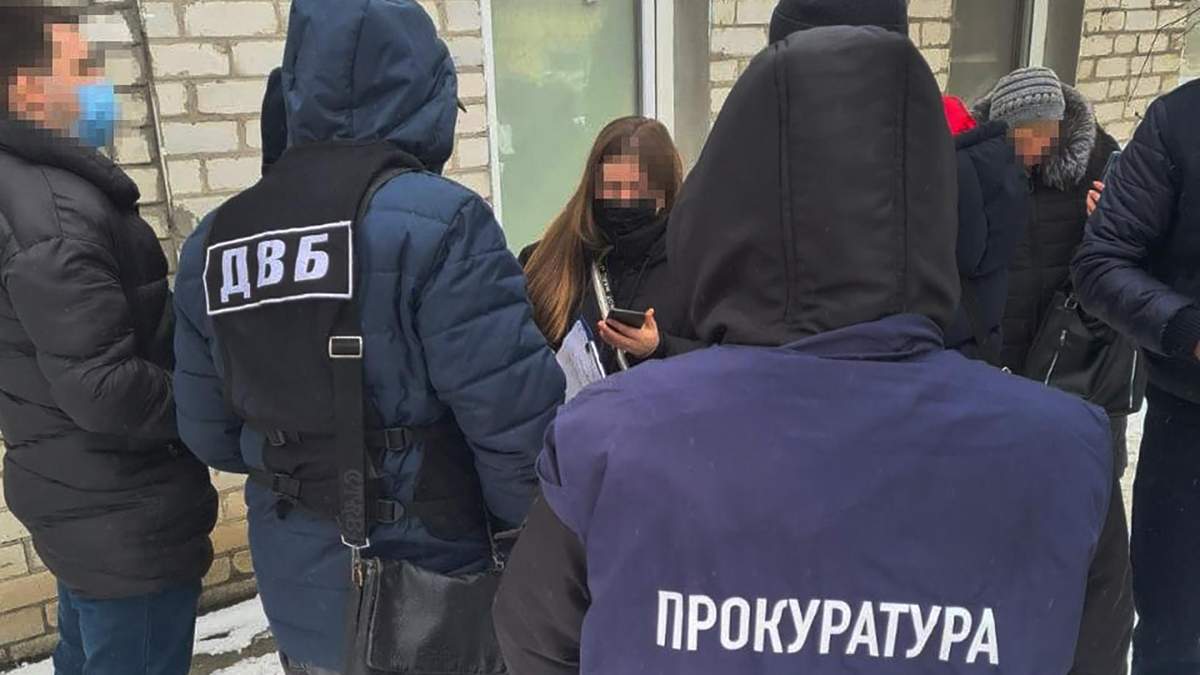 Поліцейський вимагав гроші в підлітка з Харківщини