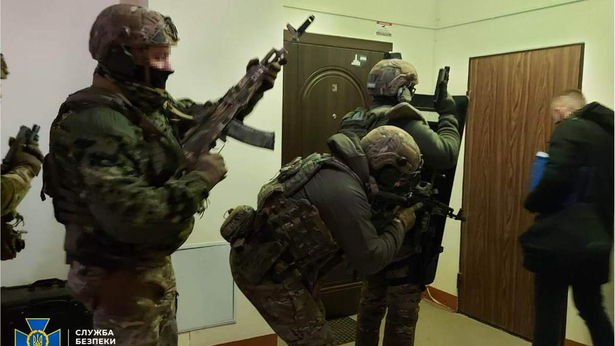 Готували напади у прикордонних регіонів: СБУ знешкодила контрольовану Росією злочинну групу - Україна новини - 24 Канал