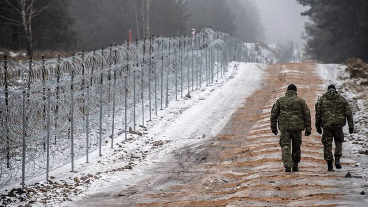 Белорусским пограничникам разрешили стрелять в польских военных Белорусским пограничникам разрешили стрелять в польских военных