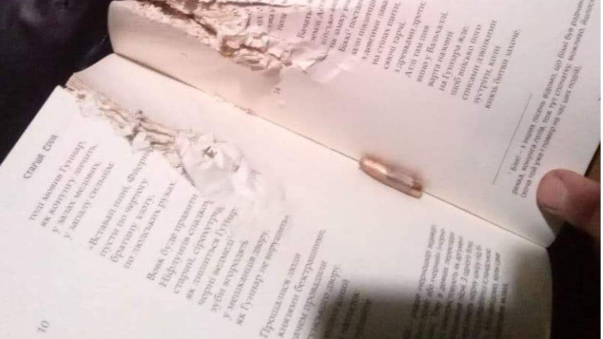 З'явилися нові деталі про книгу, яка "врятувала бійців" в ООС З'явилися нові деталі про книгу, яка "врятувала бійців" в ООС