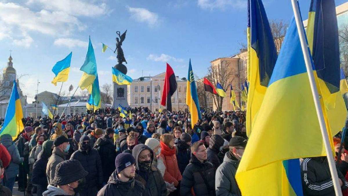 Харківський патріотичний "Марш єдності" об'єднав понад 5 тисяч людей Харківський патріотичний "Марш єдності" об'єднав понад 5 тисяч людей