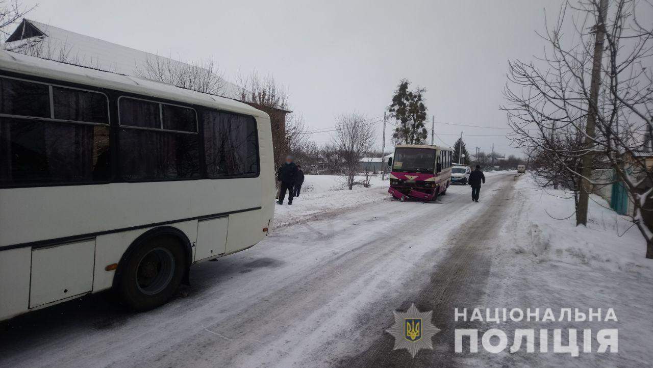 У ДТП двох автобусів на Харківщині постраждали пасажири