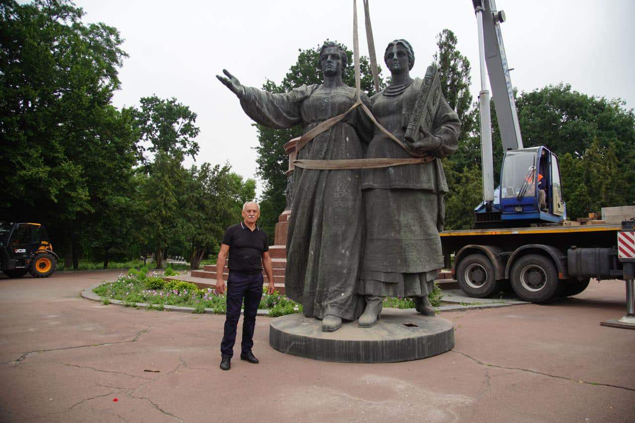 Снос памятника в Переяславе