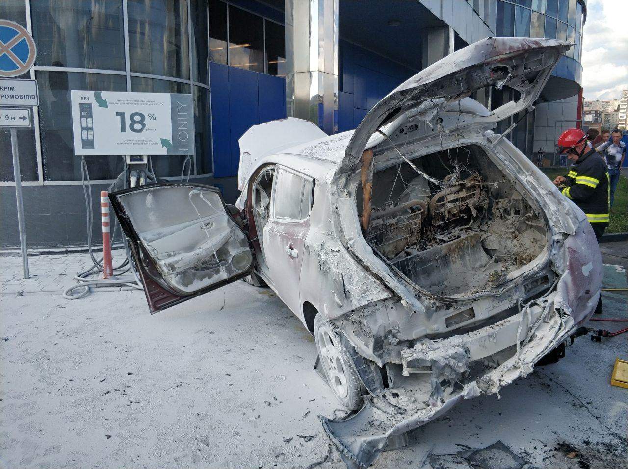 У Хмельницькому загорівся електрокар