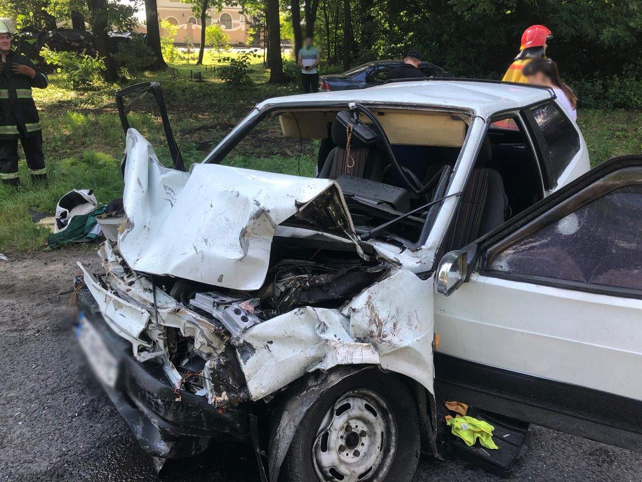 Трьох водіїв і двох пасажирів доставили у лікарню