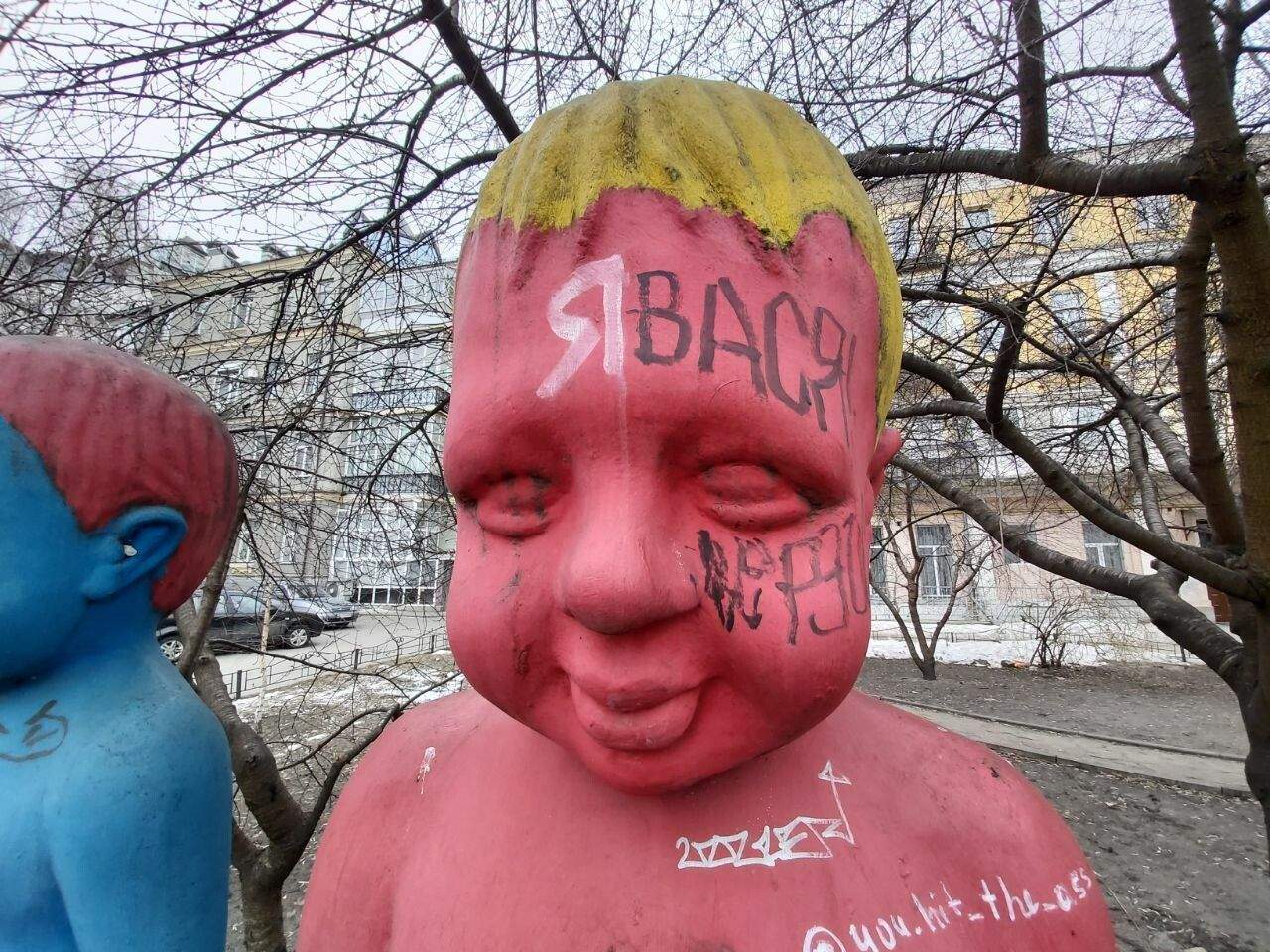У Києві зіпсували скульптури хлопчиків-дзюркунчиків