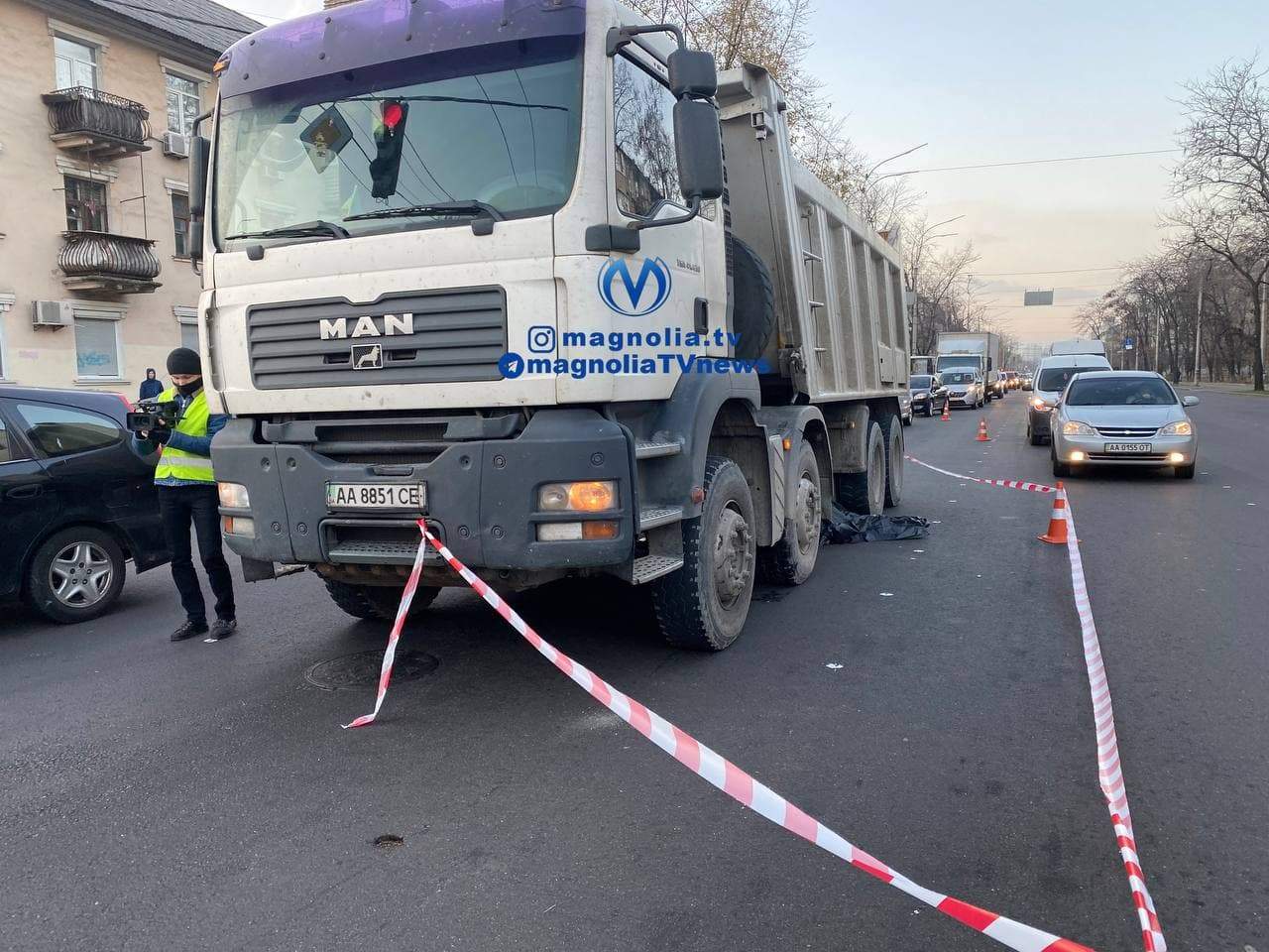 Смертельна ДТП у Києві, жінку збила вантажівка, аварія на вулиці Будівельників
