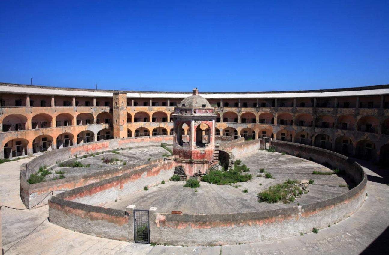 в’язниця Санто-Стефано в Італії стане туристичним об’єктом 