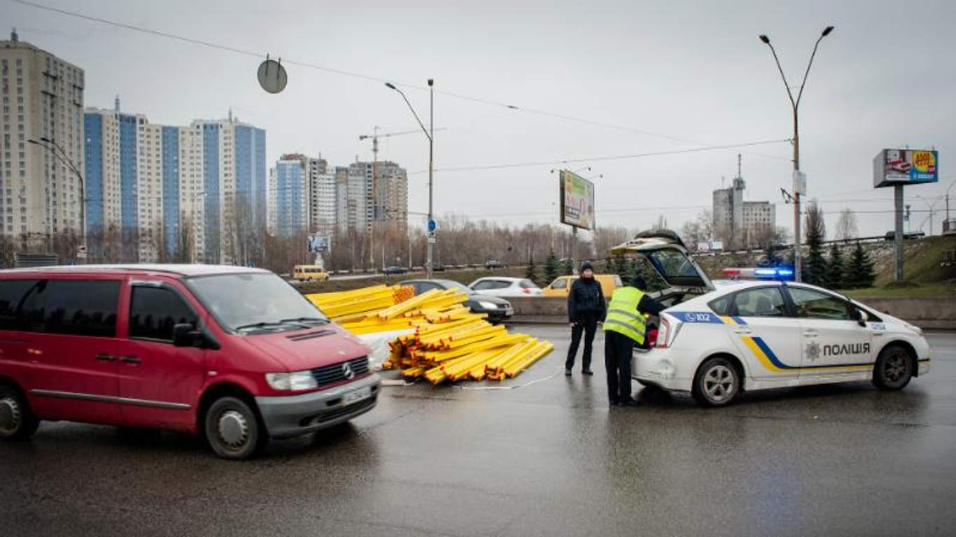 Заправка авто на дороге