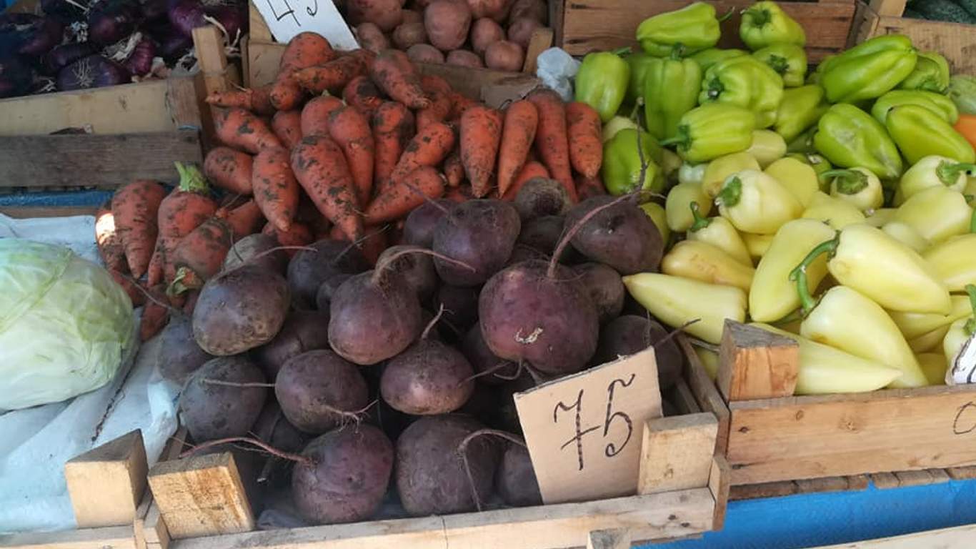 Шалені ціни на ринку у Криму вразили мережу: свіжі фото