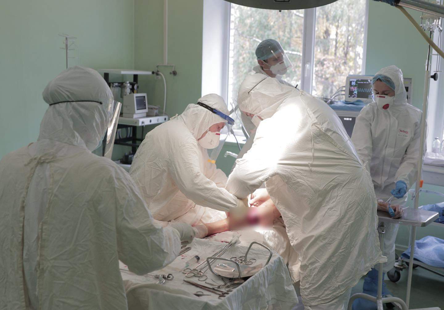 Вірус стає агресивнішим: у Львові трьом хворим на COVID-19 ампутували кінцівки