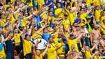 "Червона рута" в Риме: как украинские болельщики поддерживают сборную – видео