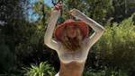 Эльза Хоск показывает главный хит лета – купальник на длинный рукав: стильный образ