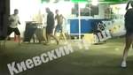 Бросался стульями и бутылкой: в киевском Гидропарке произошла драка – видео