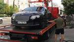 В Киеве эвакуатор забрал Bentley: владелец организовал личное парковочное место
