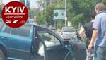Водителя пришлось вырезать: в Киеве произошла серьезная ДТП с участием грузовика и иномарки