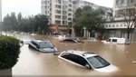 Сильные дожди в Китае: затоплены улицы, метро, отменены сотни авиарейсов – видео
