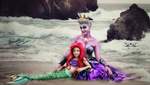 В образе принцессы и злодейки: в какие яркие костюмы перевоплощаются мама с дочкой – фото