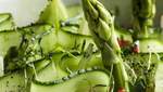 Летний салат из ягод и овощей от "адского" шефа Алекса Якутова: ресторанный рецепт