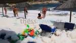 Пляжи Греции затопило пеной: ученые объяснили причины странного явления - видео