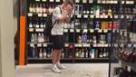 Ради хайпа: в Киеве тиктокер разбил бутылку виски за 205 тысяч гривен – видео