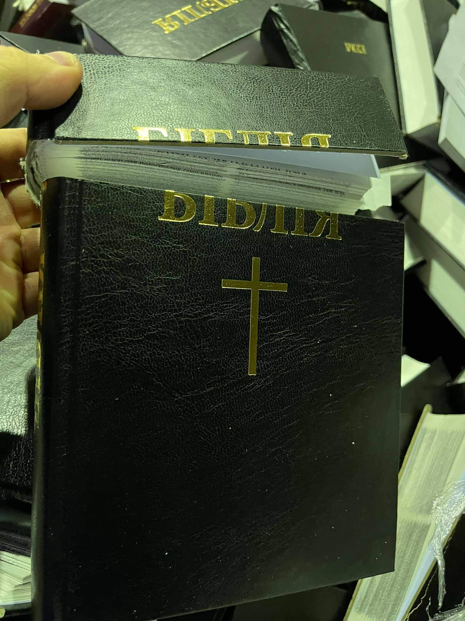 у Броварах невідомі здали на макулатуру ящик з порізаними Бібліями