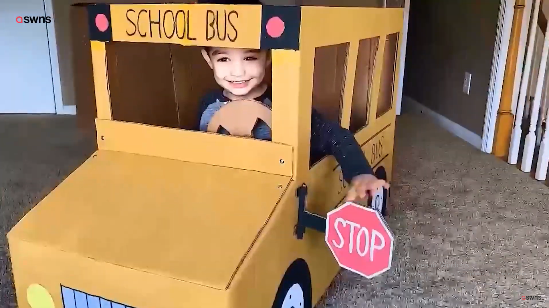 Такой игрушечный автобус легко складывается
