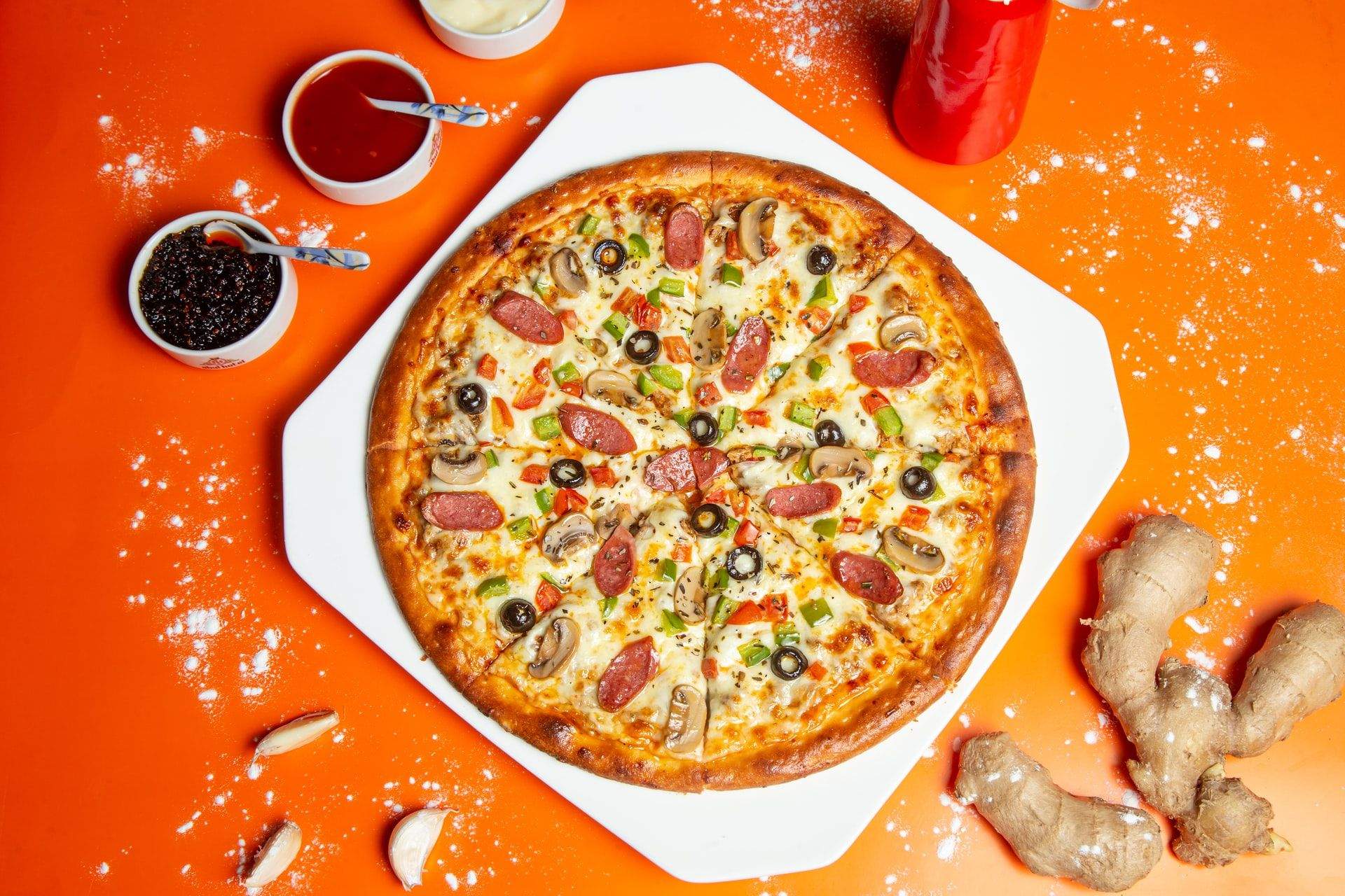 У шматку піци можуть міститися від 200 калорій