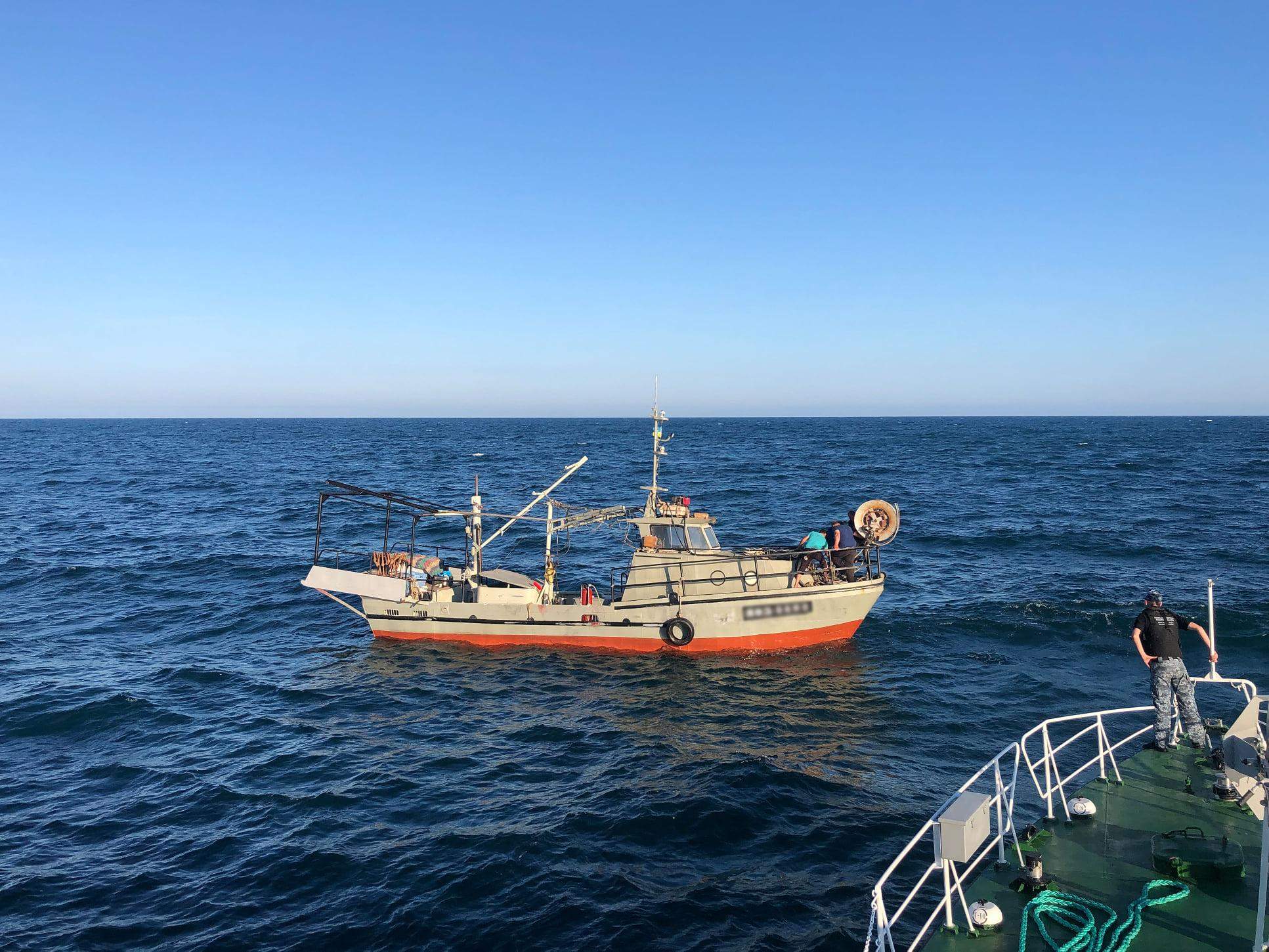 Рибалок з українського риболовецького судна вдалося врятувати