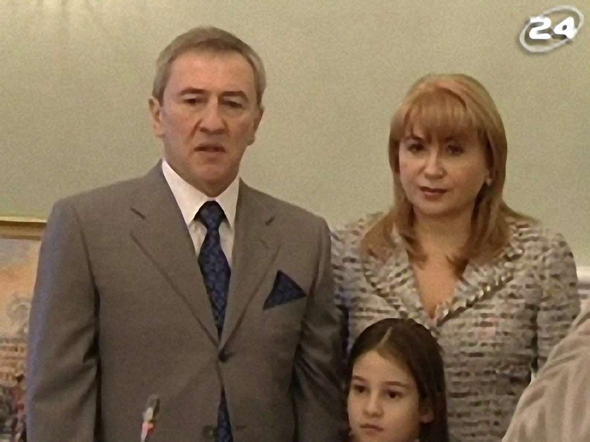 Мер святкує