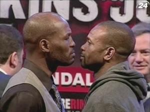 Джонс і Хопкінс зустрілись перед суботнім поєдинком Джонс і Хопкінс зустрілись перед суботнім поєдинком